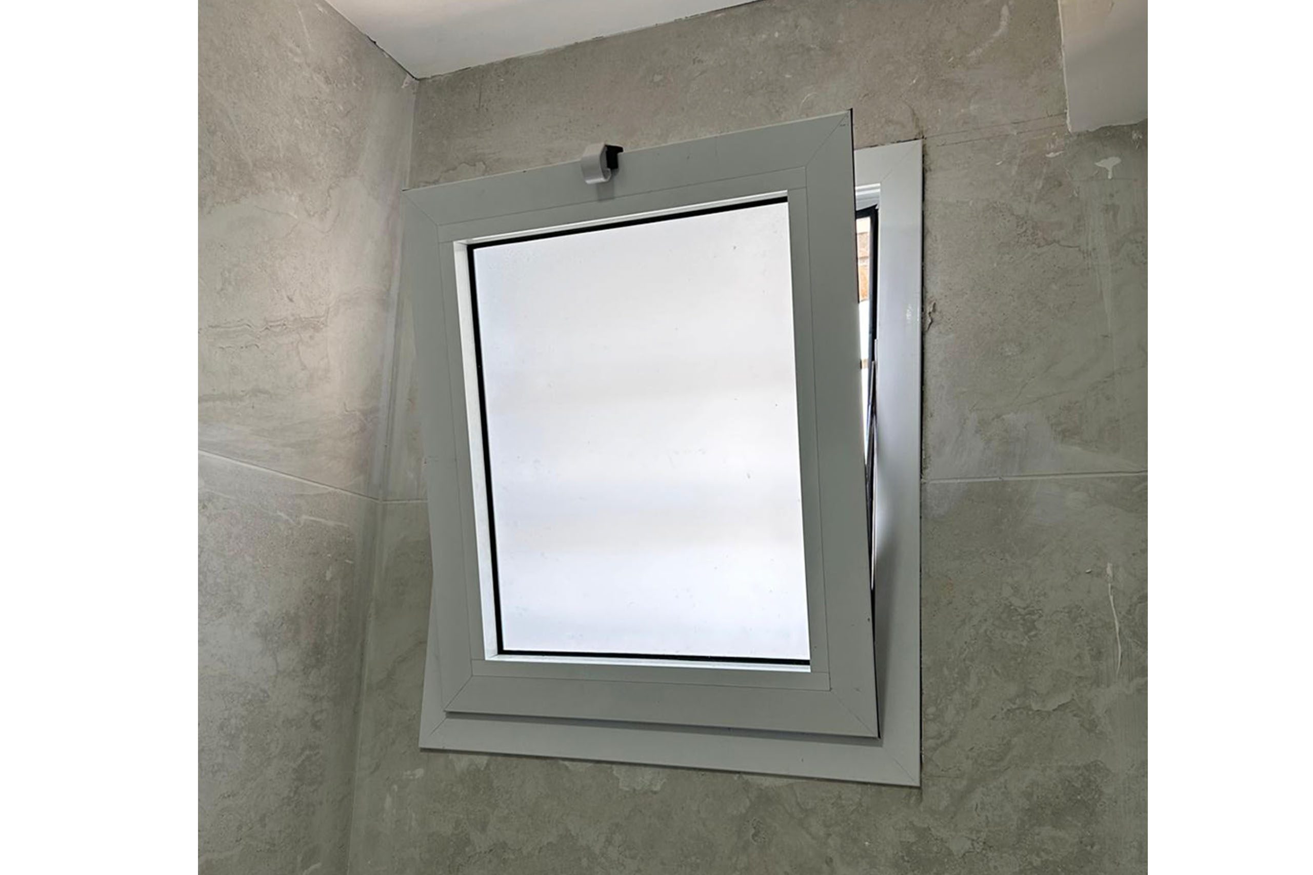 חלון פרופיל בלגי 4300 קיפ זכוכית חלבית